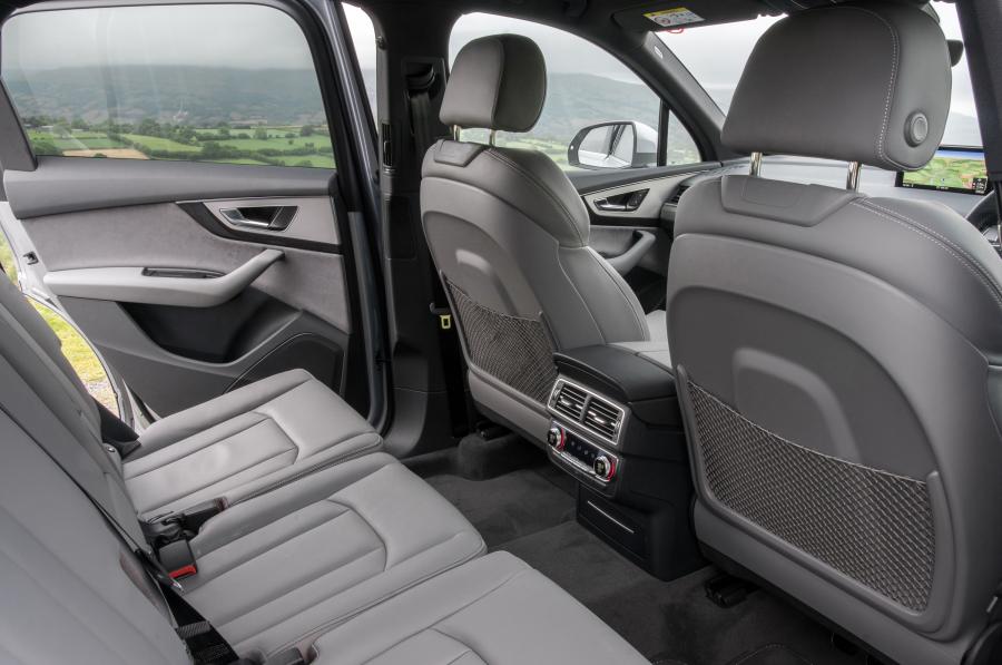 Интерьер Audi Q7 TDI Quattro S-Line (4M) 2015 года  (UK) (фото 40 из 40)